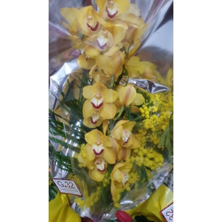 Bouquet grande di orchidee e mimose